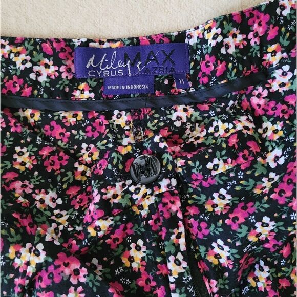 COPY - New Miley Cyrus & Max Azria Floral With Pockets Shorts Size 11 - Picture 2 of 4